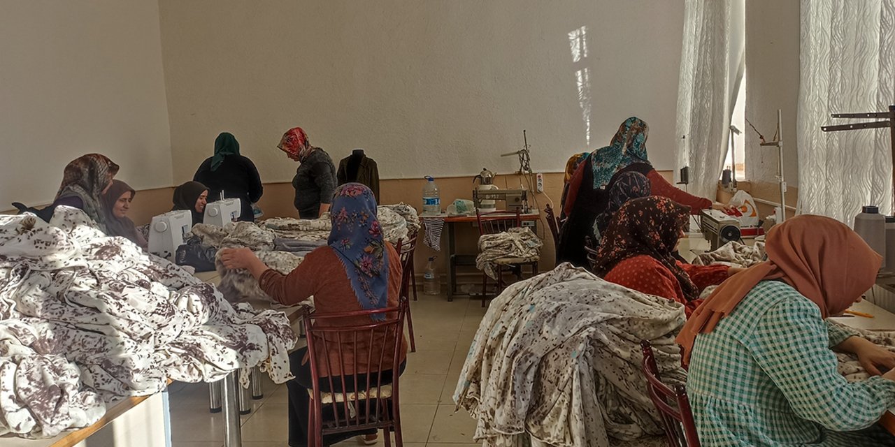 Konya’da Gazze için battaniye ve havlu üretiyorlar