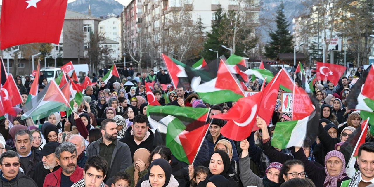Konya’da binlerce kişi Filistin’e destek için yürüdü