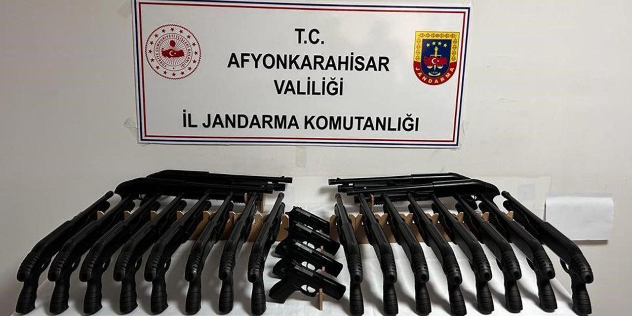Konya’dan Afyonkarahisar’a ruhsatsız silah sevkiyatı: 20 tüfek ve 4 tabanca ele geçirildi