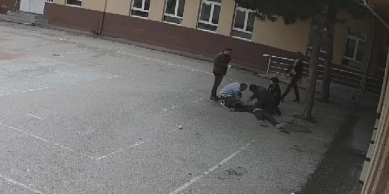 Öğrencisini kalp masajı ile yaşama döndürdü