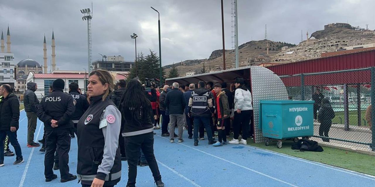 Futbol maçında lise öğrencileri birbirine girdi