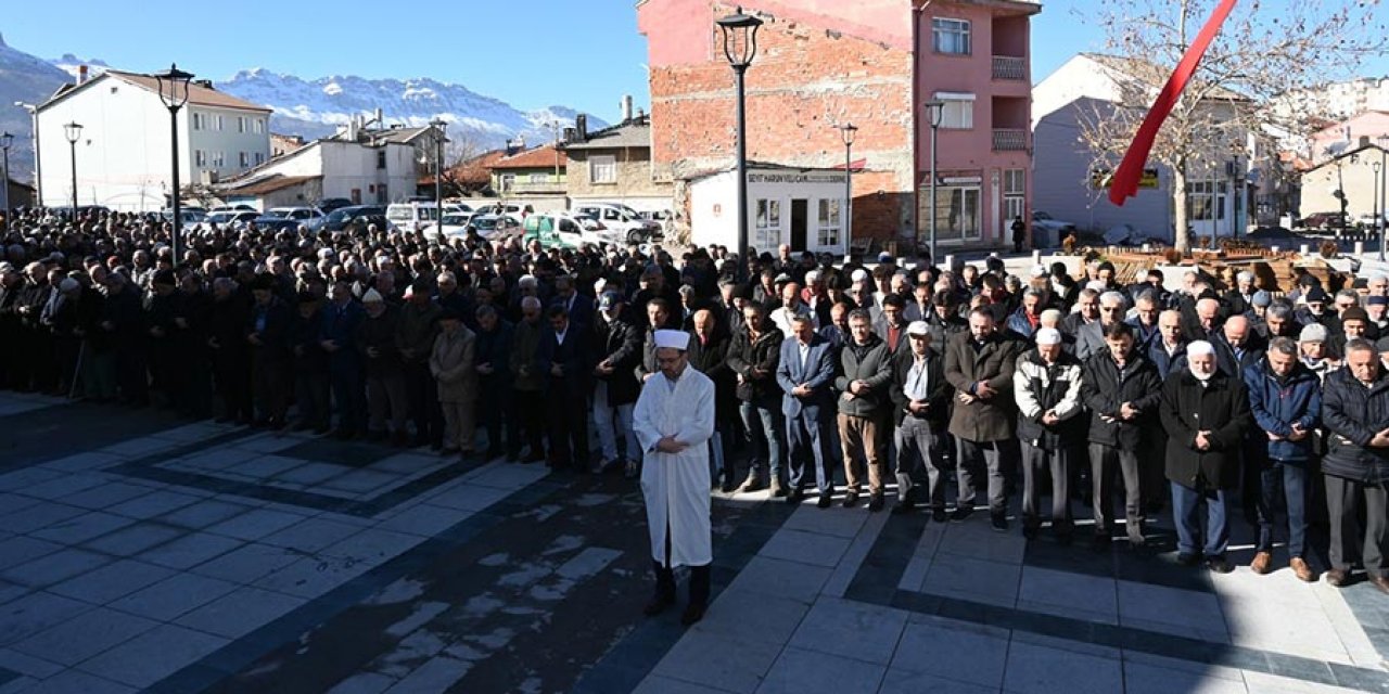 Konyalılar, şehit 12 askerimiz için gıyabi cenaze namazı kıldı