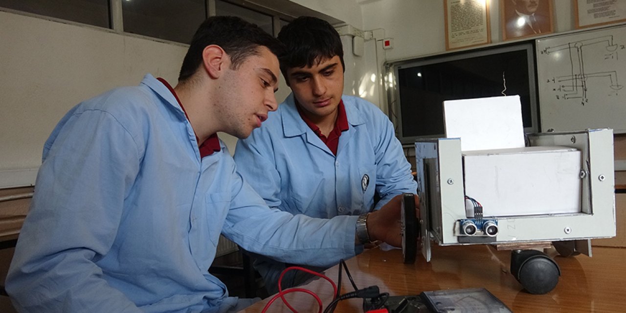 Konya'da liseli öğrenciler felçli bireyler için yeni bir imkan sağlıyor