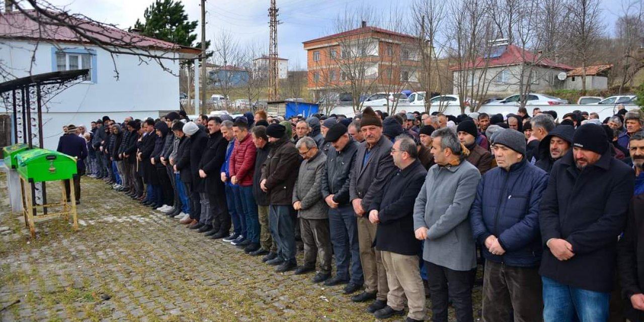 Taziyede öldü! 2 arkadaş yan yana defnedildi