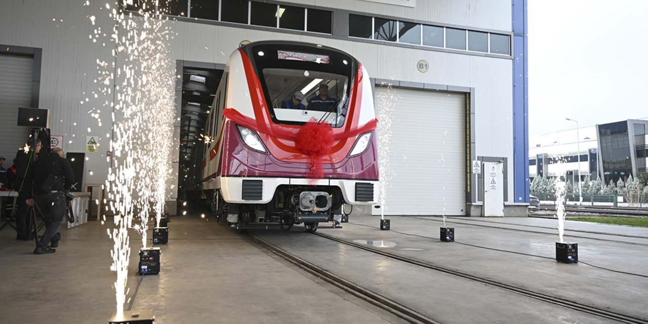 İlk sürücüsüz yerli tren seti teslim edildi