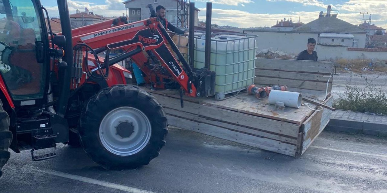 Konya’da seyir halindeki traktörün tekerleği yola fırladı