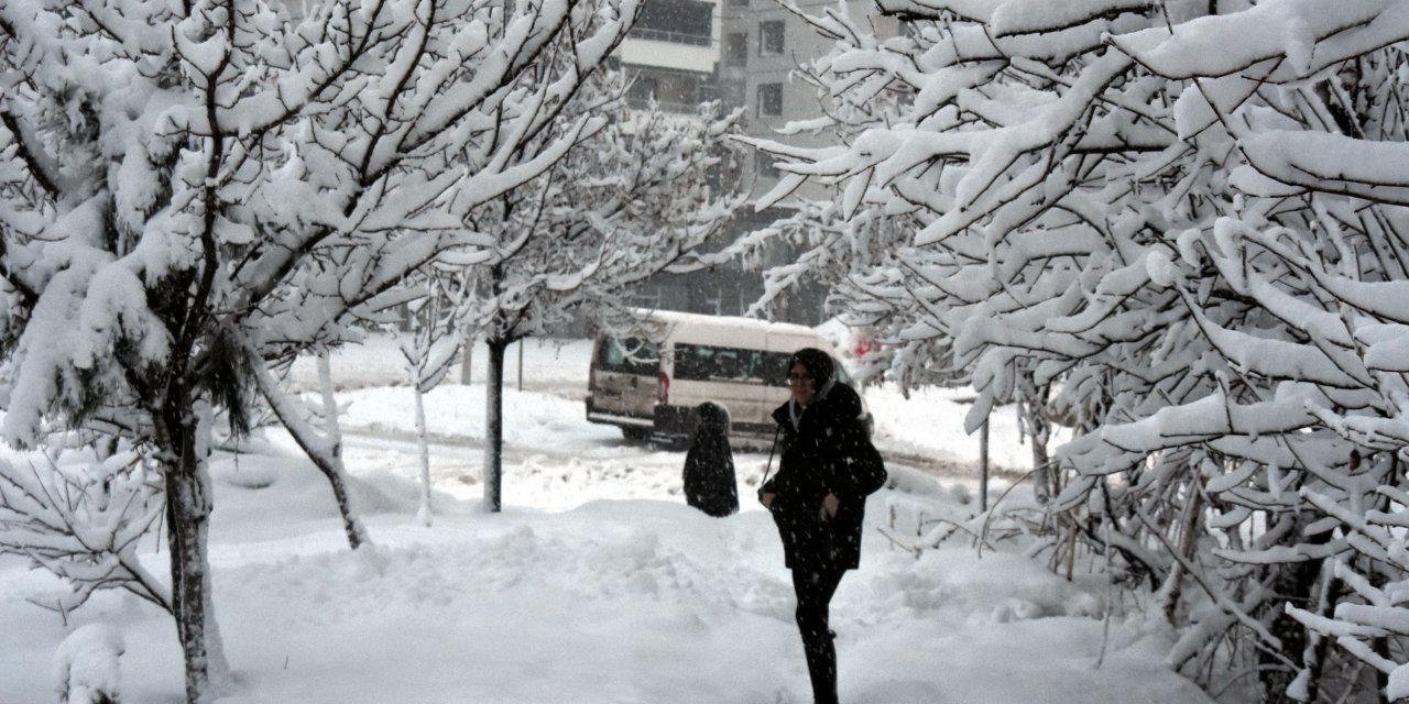 Bir ilimiz beyaza büründü! Kar kalınlığı 50 santimetreye ulaştı