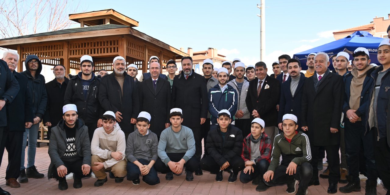 Başkan Pekyatırmacı, Tevhid Camii’nde vatandaşlarla buluştu