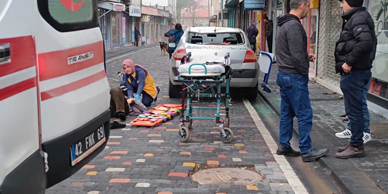 Konya’da bir kişi çatıda antifriz değiştirirken otomobilin üzerine düştü