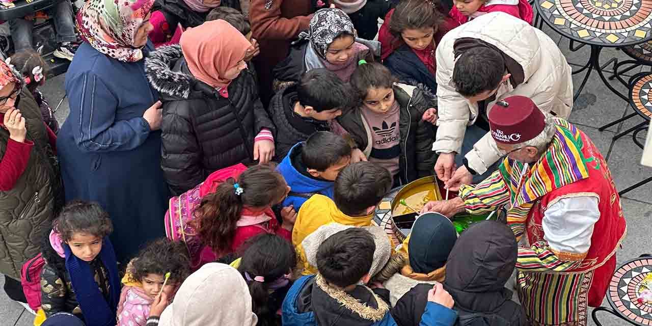 Şivlilikte çocuklara Osmanlı Macunu dağıtıldı