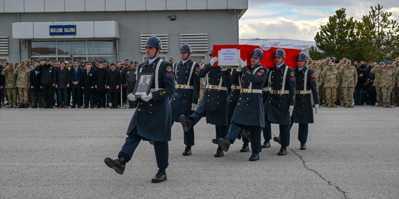 Şehit asker Samet Aslan için Van'da tören düzenlendi