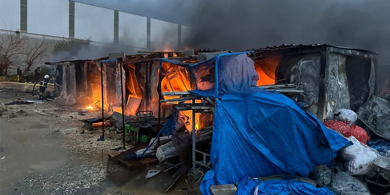 İşçilerin kaldığı konteynerler alev alev yandı
