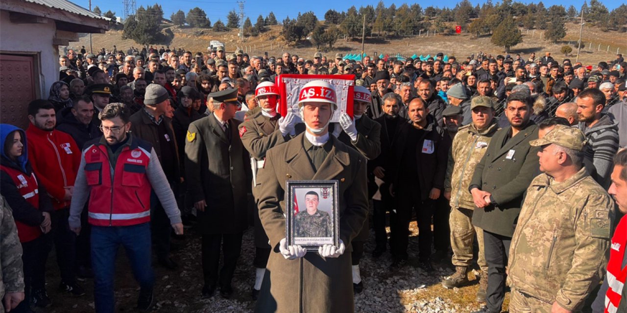 Pençe-Kilit şehidimiz Emrullah Gülmez son yolculuğuna uğurlandı