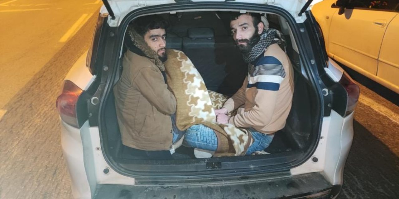 Konya yolunda bir araba dolusu kaçak göçmen yakalandı