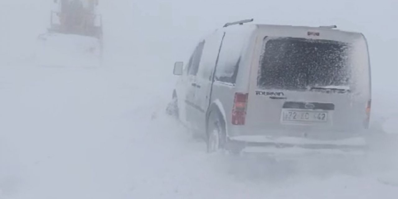 Tipi ve fırtına nedeniyle mahsur kalan 70 kişi kurtarıldı