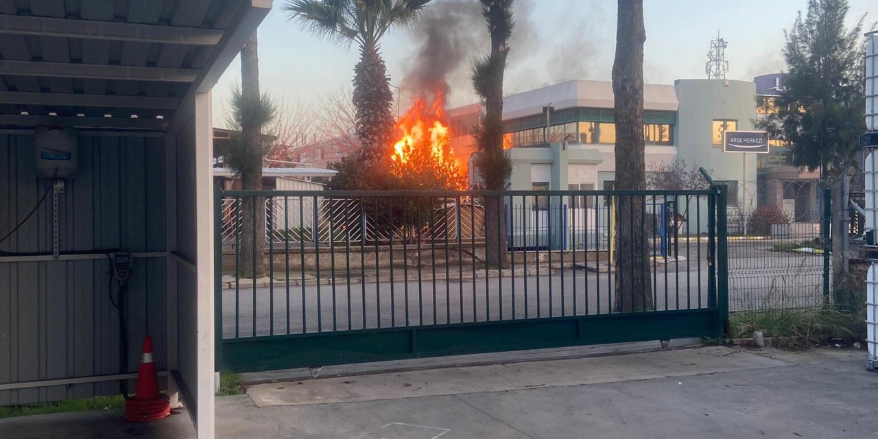 OSB’deki parfüm fabrikasında yangın: 1 ölü, 3 yaralı