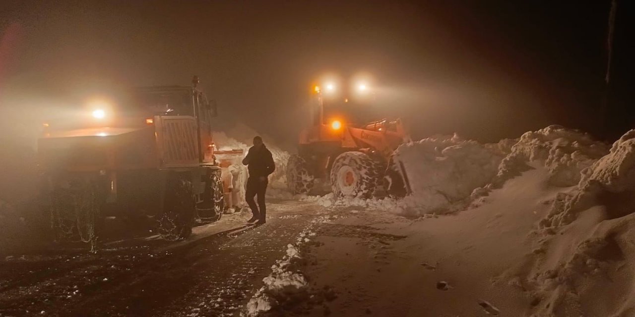 Ulaşıma kar engeli! Mahsur kalan 35 kişi 3 saatte kurtarıldı
