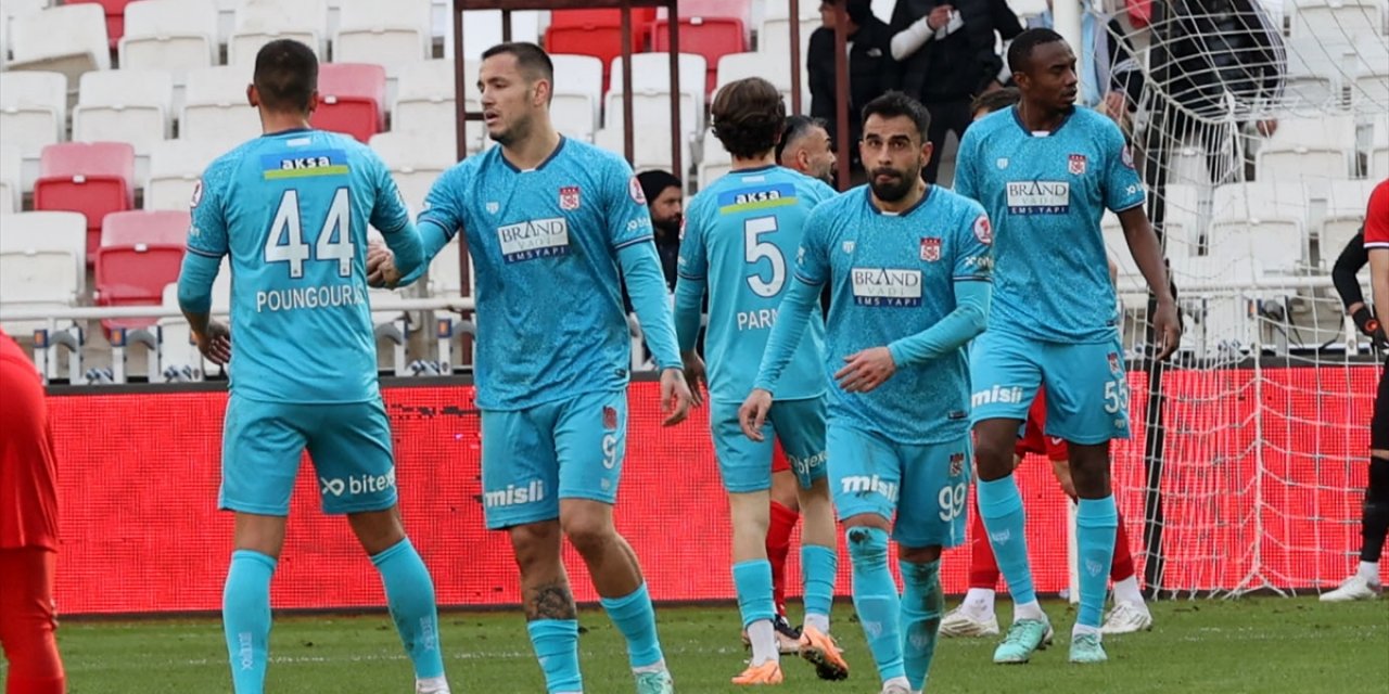 5 gollü maçta Sivasspor tur atladı