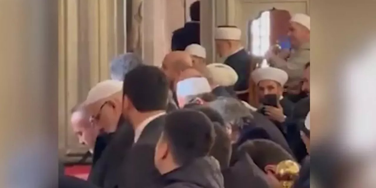 Cumhurbaşkanı Erdoğan Süleymaniye Camii’nde Kuran-ı Kerim okudu