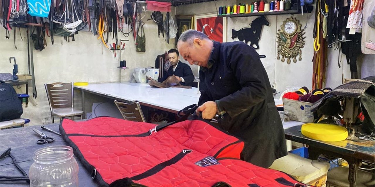 Konya’da sanatının son temsilcisi Türkiye’ye üretim yapıyor