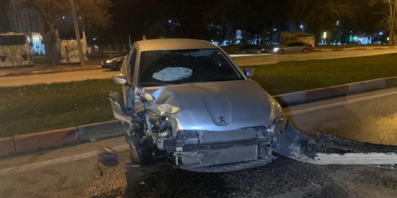 Konya’nın komşu ilinde iki otomobil çarpıştı: 6 yaralı
