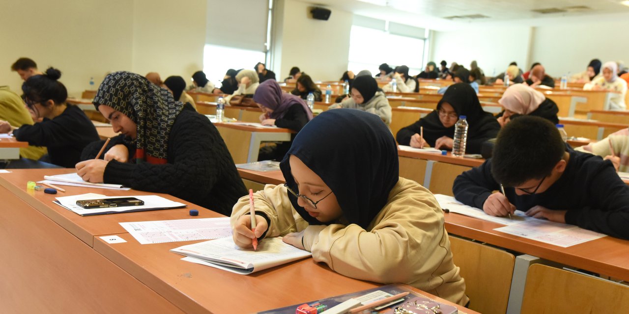 Konya’da üniversite adayları ücretsiz TYT deneme sınavına katıldı