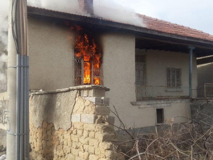 Konya’da müstakil ev yandı