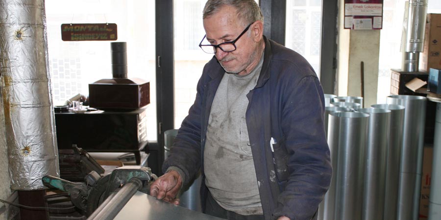 Doğal gaza rağmen soba tamirciliği mesleği hala yaşatılıyor