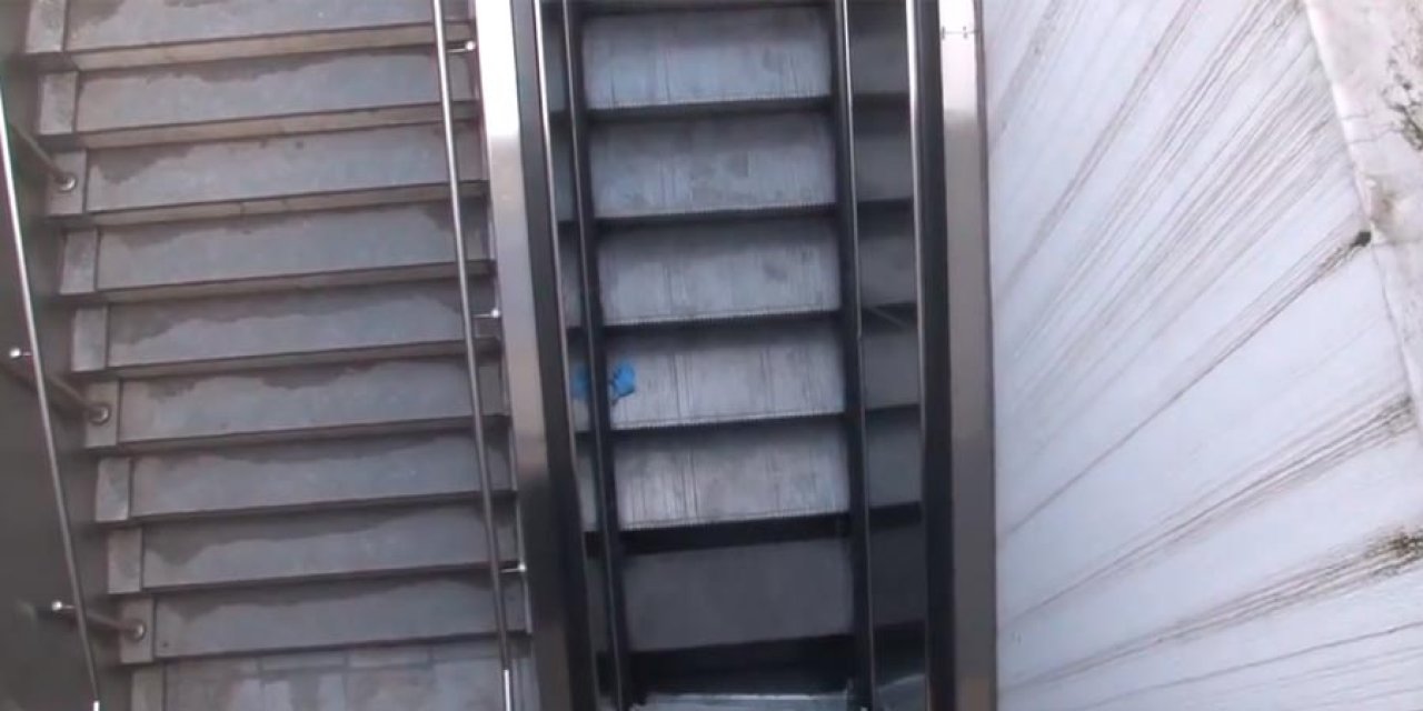 Yürüyen merdiven bir anda çöktü, vatandaşlar faciadan kıl payı kurtuldu