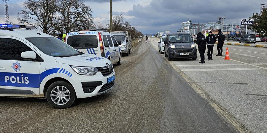 Konya’da polis ekiplerinden asayiş ve trafik denetimi