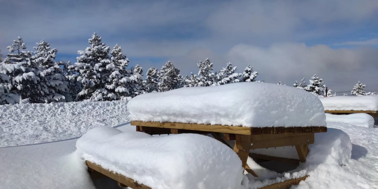 Konya’da bir ilçeye 10 santim kar yağdı