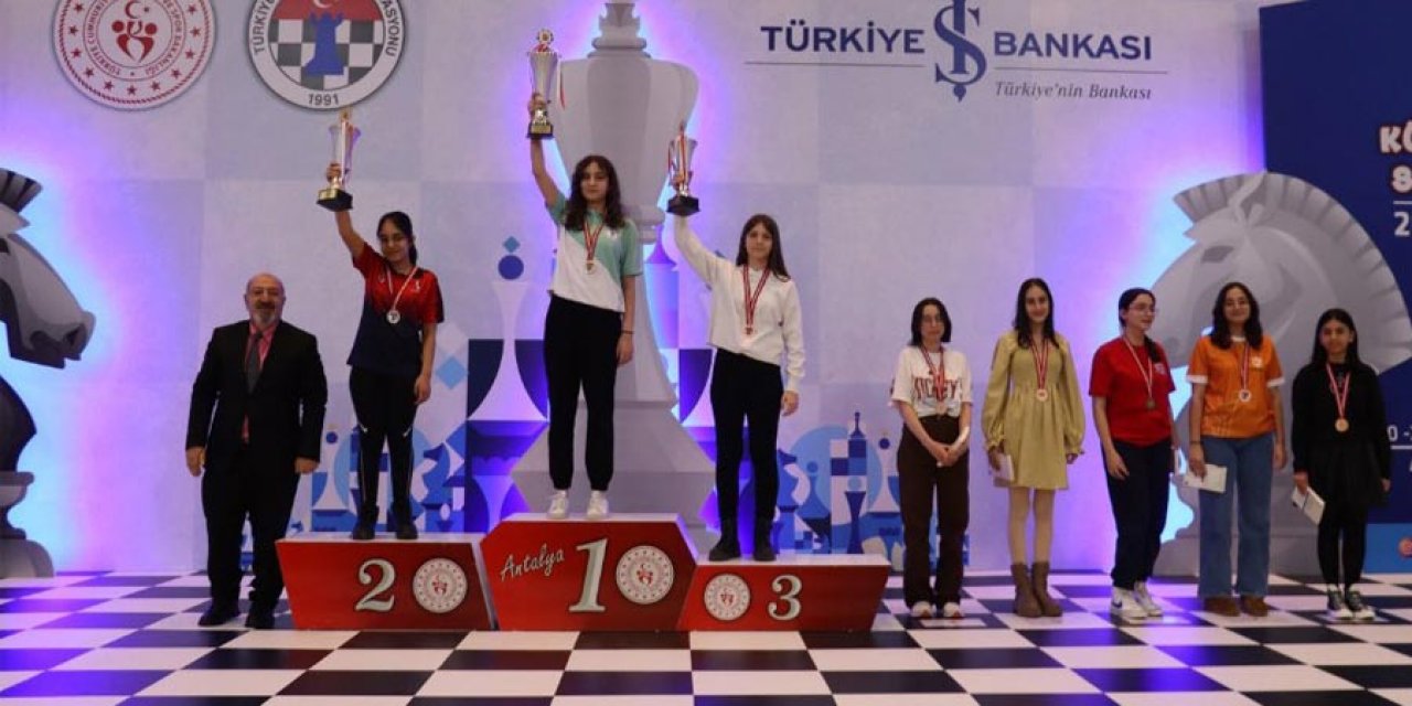 Selçuklu Belediyesporlu Fatma Zehra Oflaz, altın madalyanın sahibi oldu