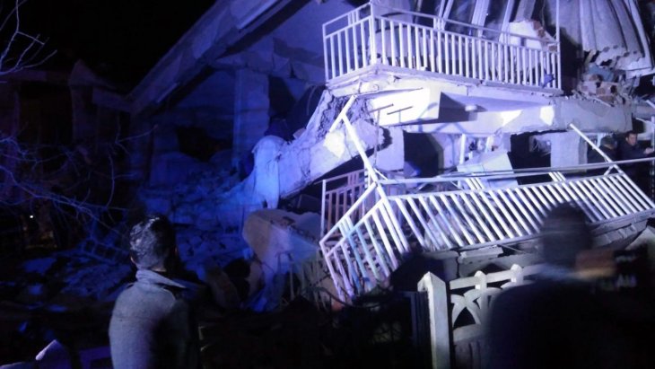 Deprem bölgesinden kareler