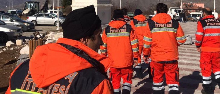 AK Partili belediyelerden deprem bölgesine araç ve personel sevki