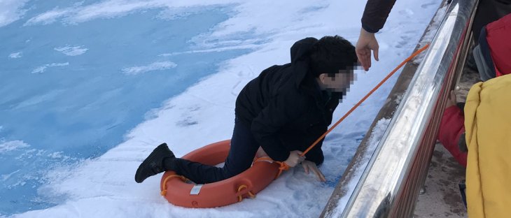 Göletten çıkamayan çocuğu AFAD kurtardı