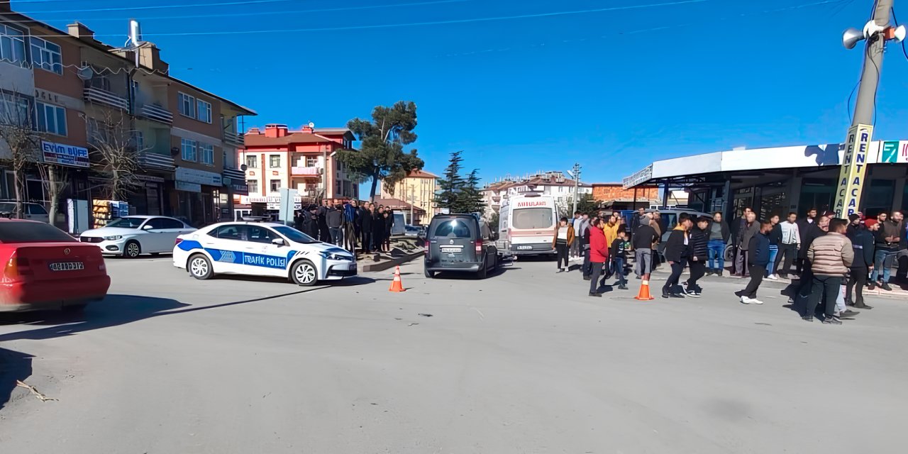 Konya’da motosiklet ile hafif ticari araç çarpıştı: 2 yaralı
