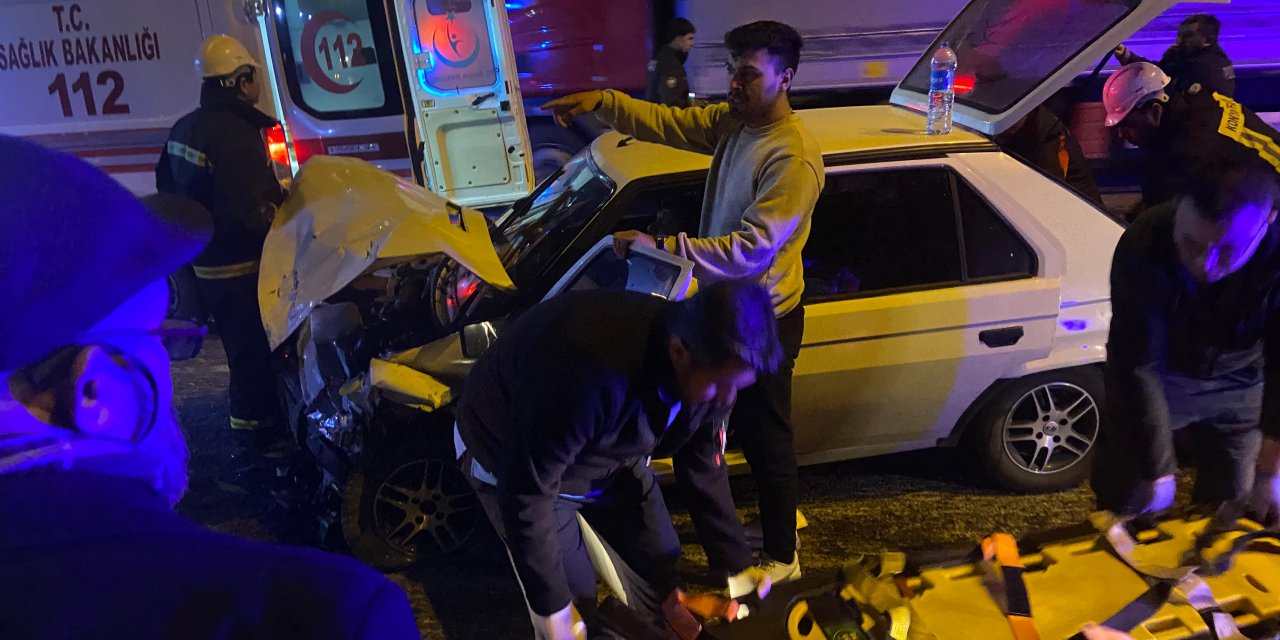 Konya’da taksi ile otomobil çarpıştı! Yaralılar var