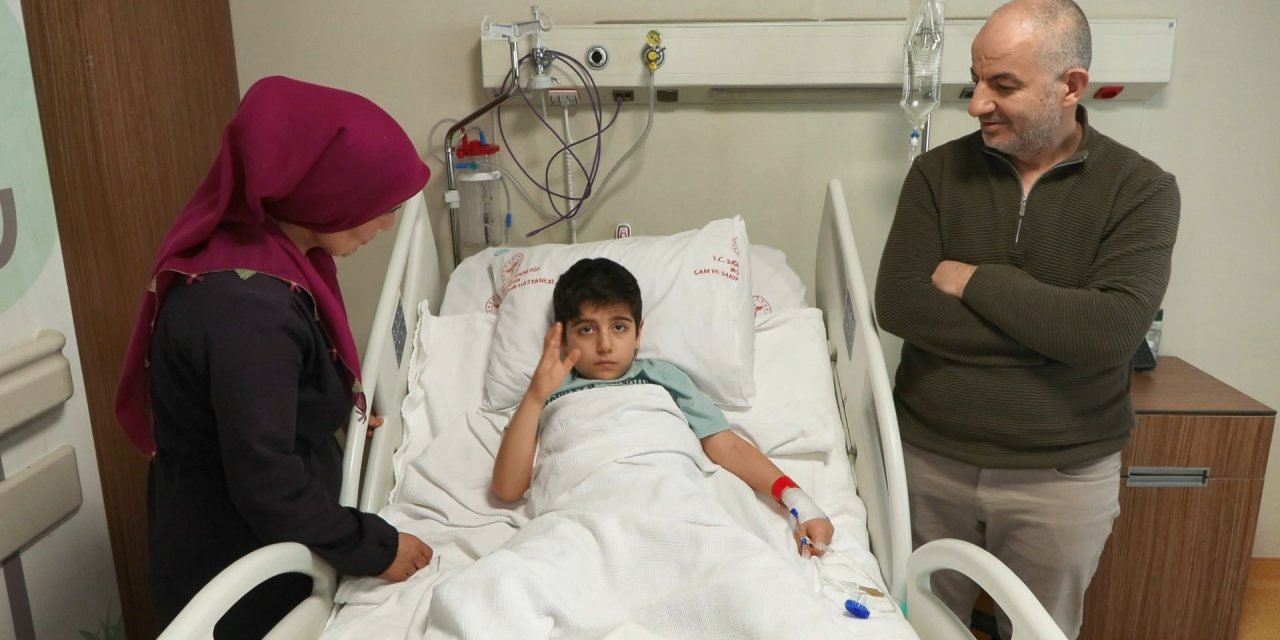 Kusma şikayetiyle hastaneye götürüldü! Bağırsağından çıkanlar şaşkına çevirdi