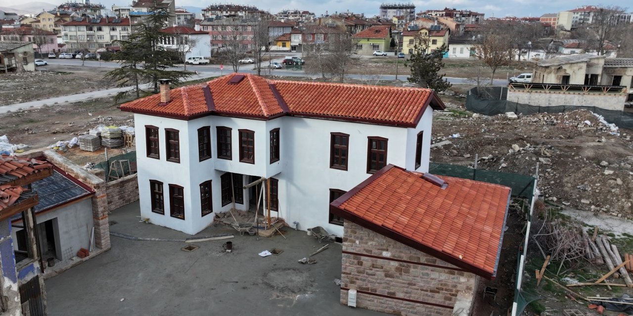 Konya'nın 125 yıllık tarihi iki evi aslına uygun restore ediliyor