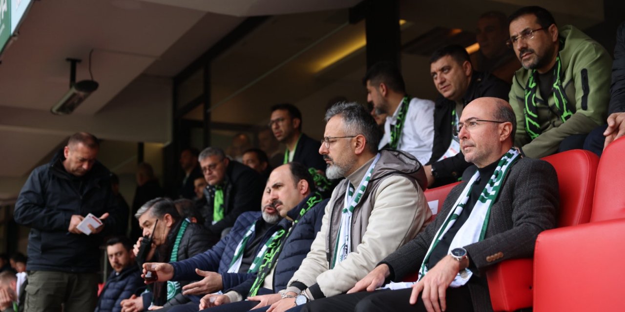 Konyaspor Başkanı Ömer Korkmaz’ın sevinç gözyaşları