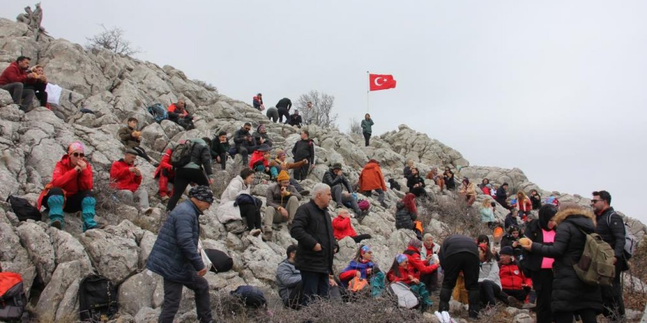 Konya’da bir grup, karsız dağda kar şenliği yaptı