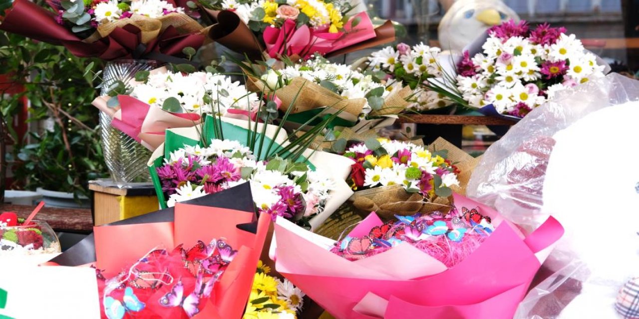 Konya’da çiçek fiyatları cep yakıyor! 5 bin liraya kadar çiçek var