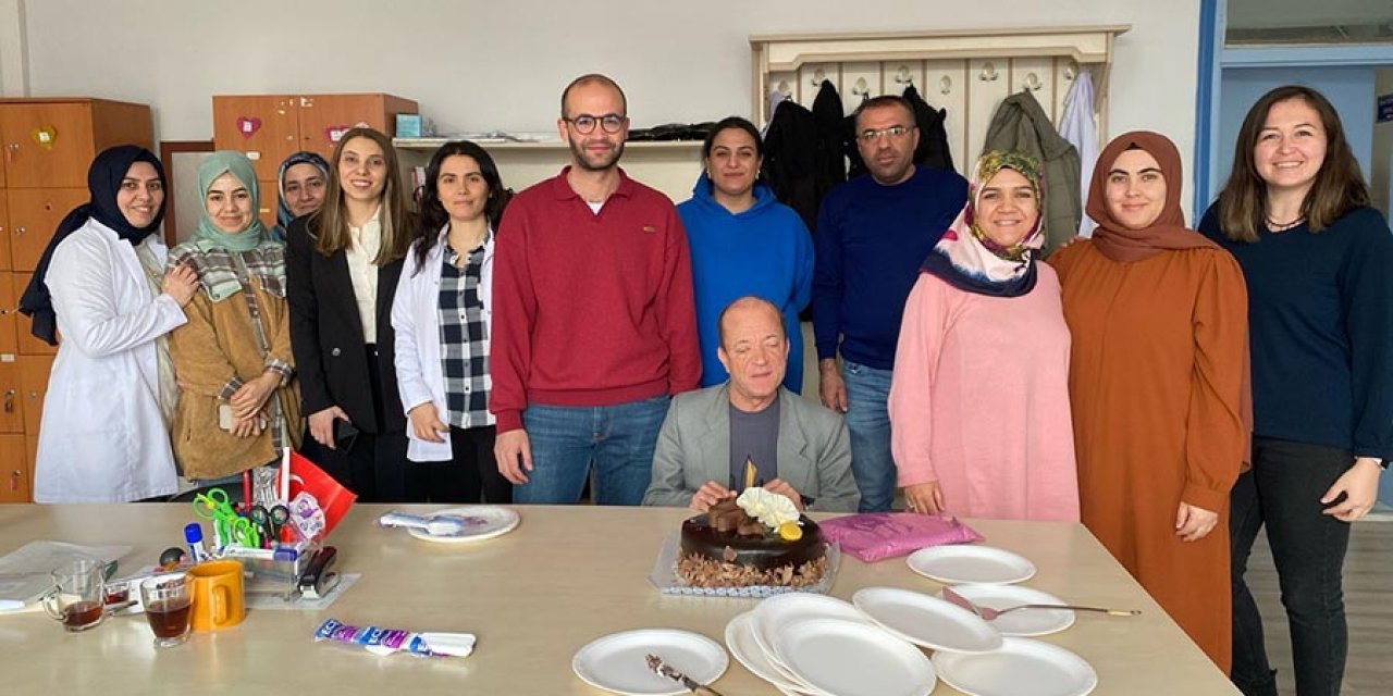 Konya’da görme engelli öğretmene duygulandıran doğum günü sürprizi