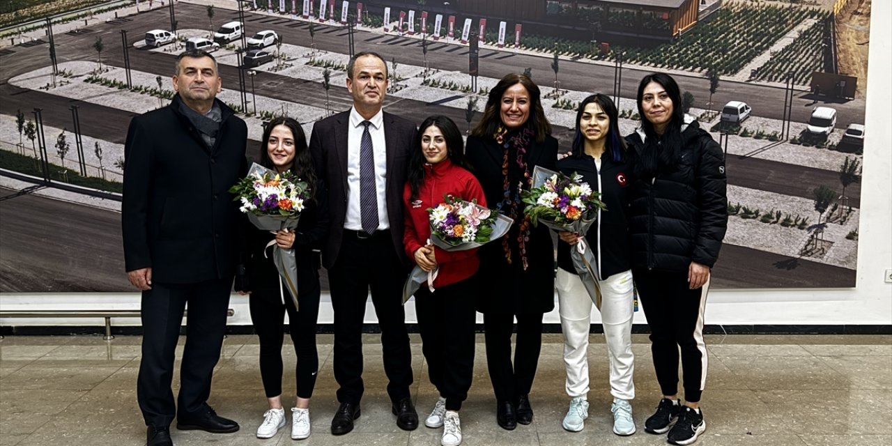 Avrupa Halter Şampiyonası'na katılan milli halterciler Konya'da