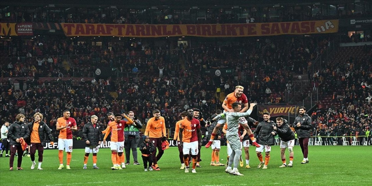 Galatasaray tur için sahaya çıkıyor