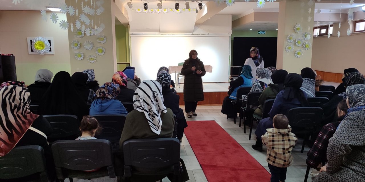 Konya’da ebeveynler aile içi iletişim konusunda bilgilendirildi