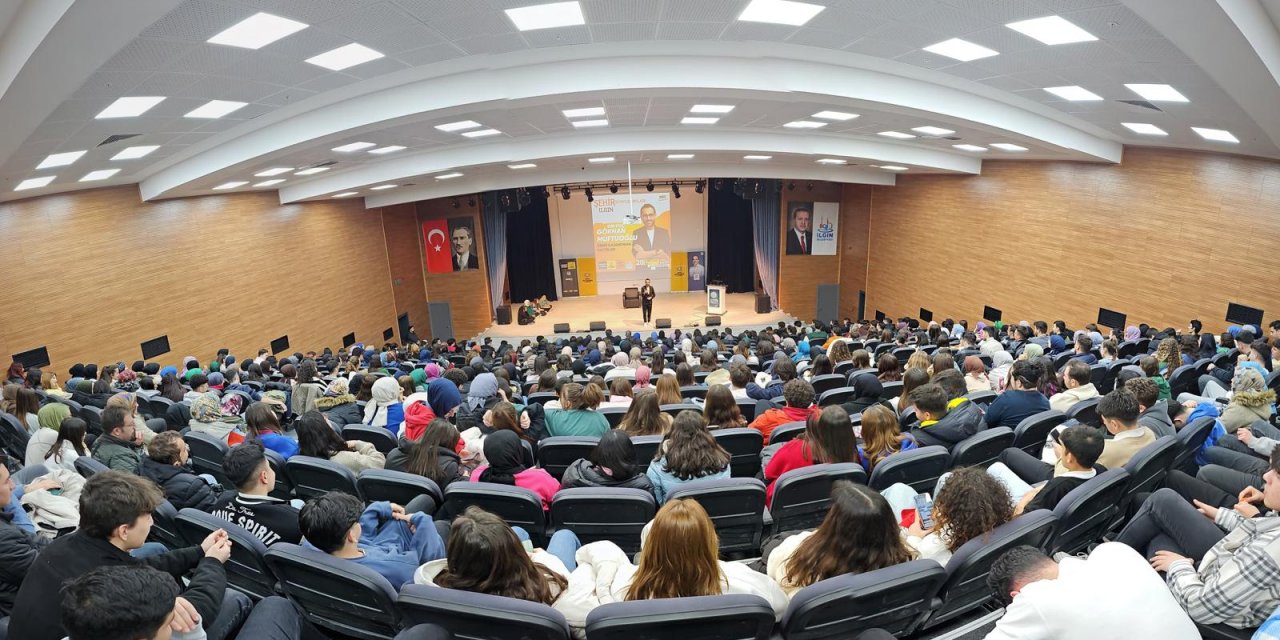 Gri Koç Gökhan Müftüoğlu, Konya’da gençlerle buluştu