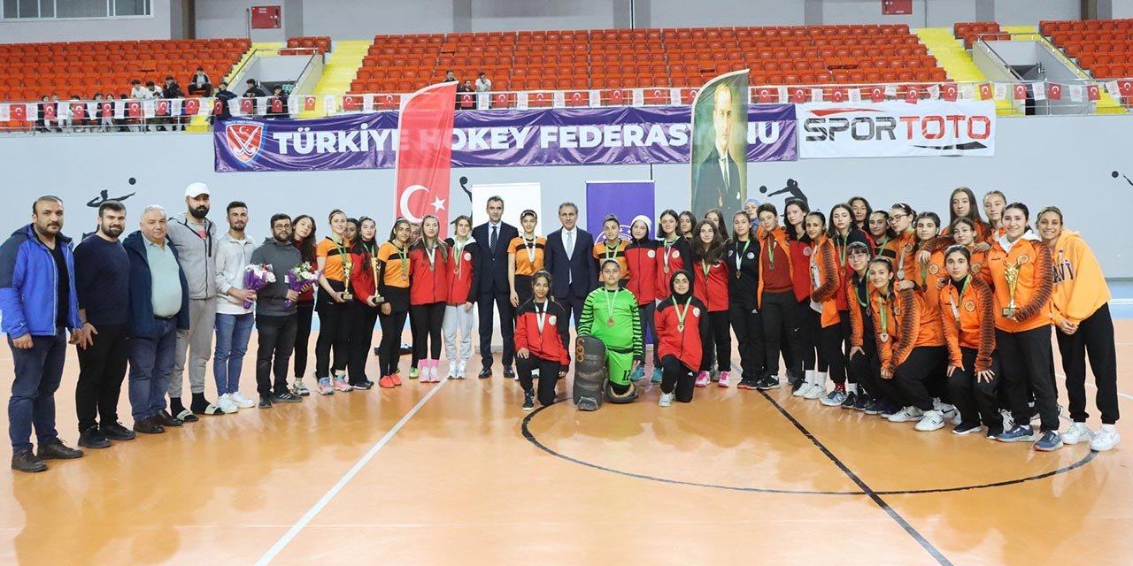 Salon Hokeyinde iki Konya takımı 1. Lige yükseldi