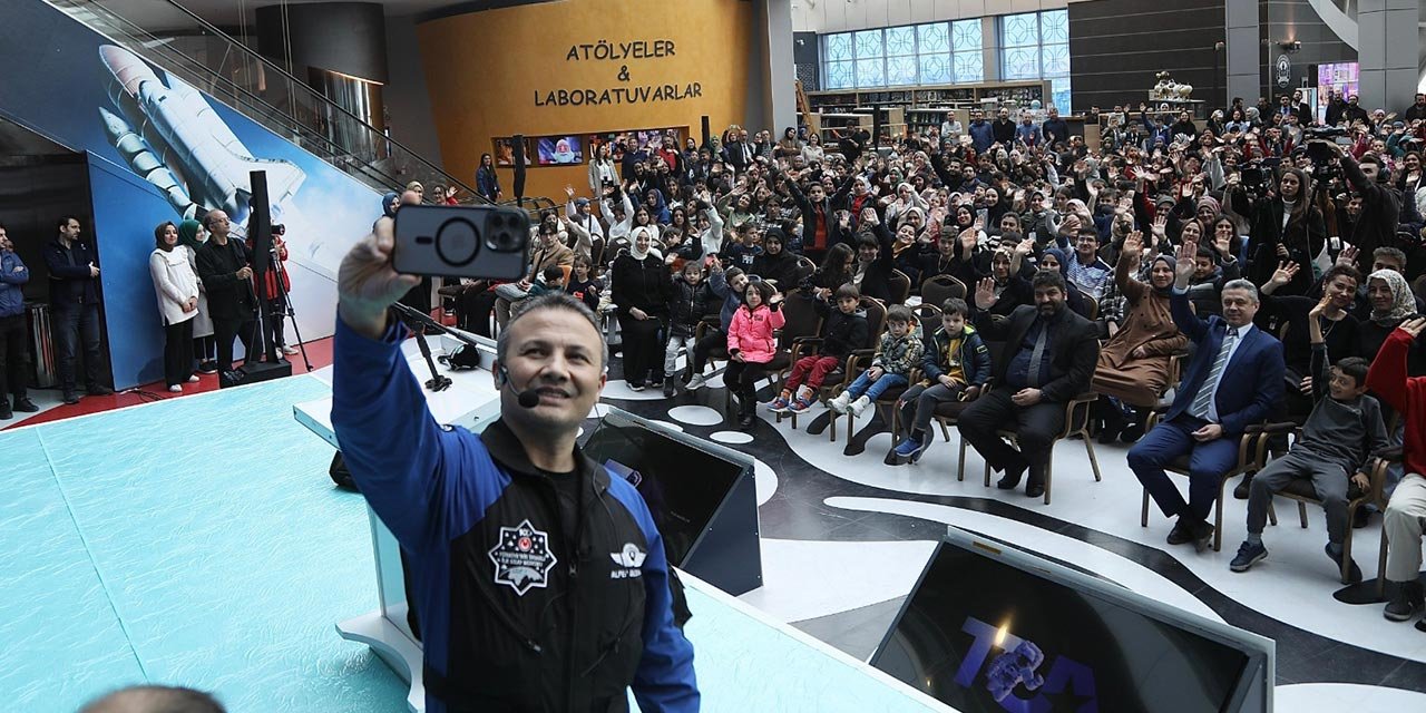Astronot Alper Gezeravcı’dan Konya Bilim Merkezi’ne övgü
