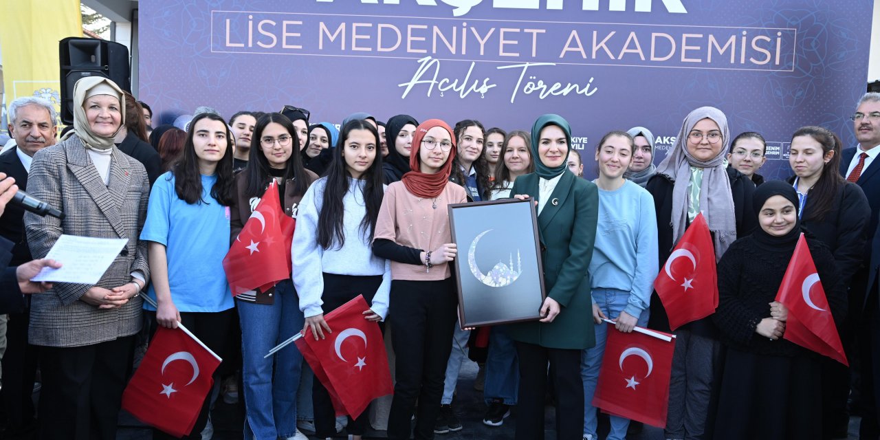 Konya'nın yeni lise medeniyet akademisini Bakan Göktaş açtı